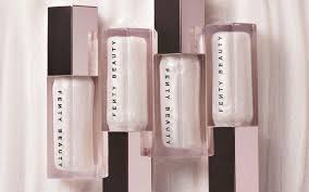 Charger la vidéo : Vidéo du gloss Fenty Beauty par Rihanna : brillance intense, hydratation et finition glamour pour des lèvres sublimées.